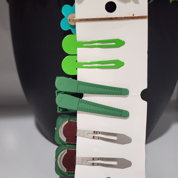 NWT Set of 7 Solid Color Hair Clips - Picture 3 of 12